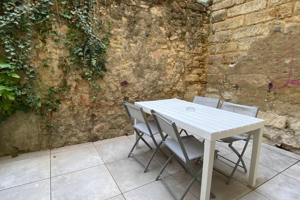 T2 Neuf, Terrasse, Centre Ville, 8min Comedie Apartment